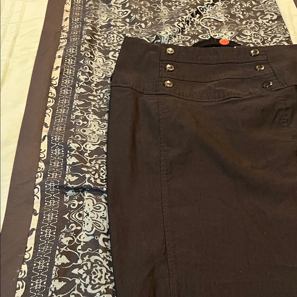 Chic Black Mini Skirt - Picture 6 of 8